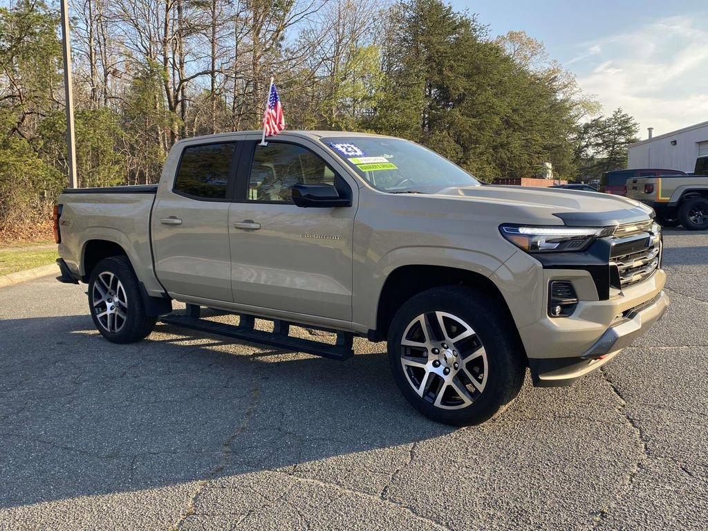 Used 2023 Chevrolet Colorado Z71 w/ Z71 Convenience Package 2 image 6