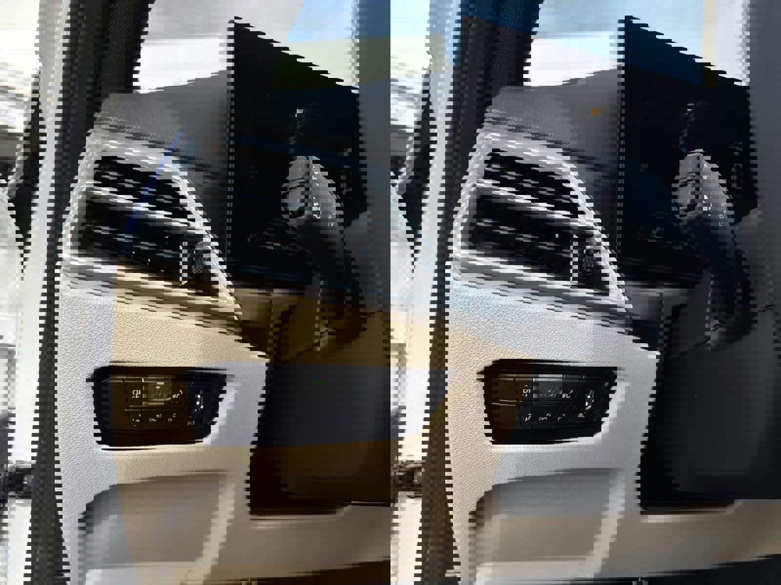 New 2026 BMW 330i Sedan w/ M Sport Package image 32