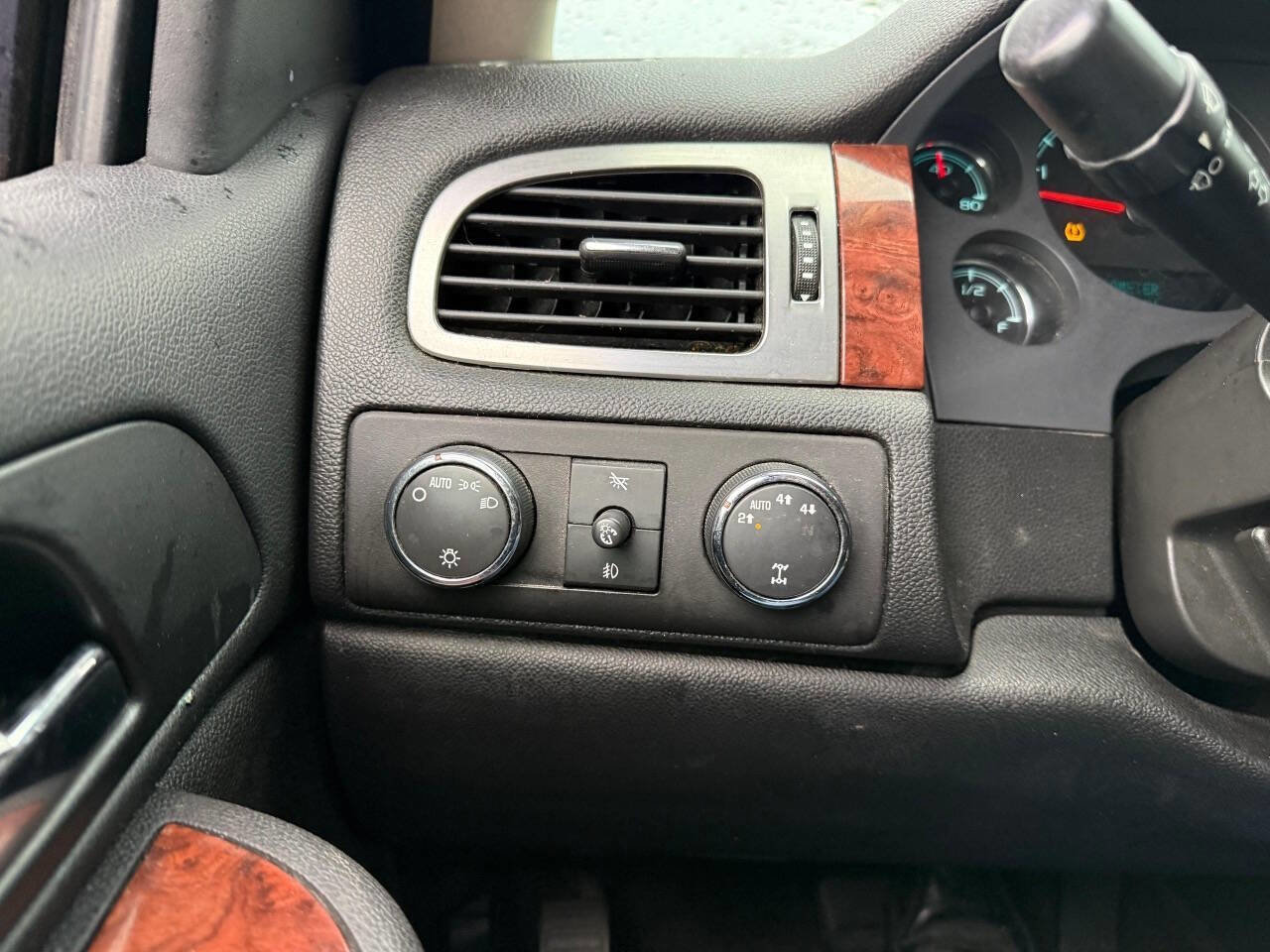 Used 2008 Chevrolet Avalanche LT image 13