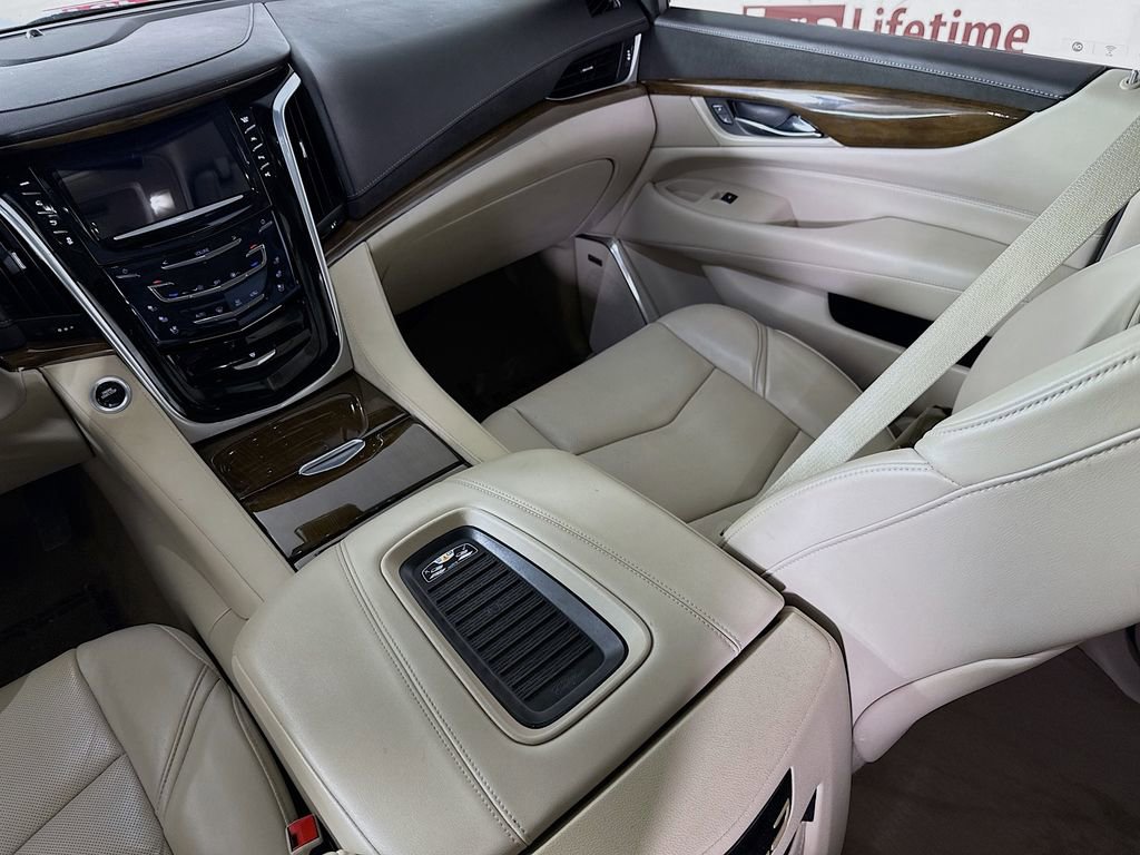 Used 2020 Cadillac Escalade Luxury image 26