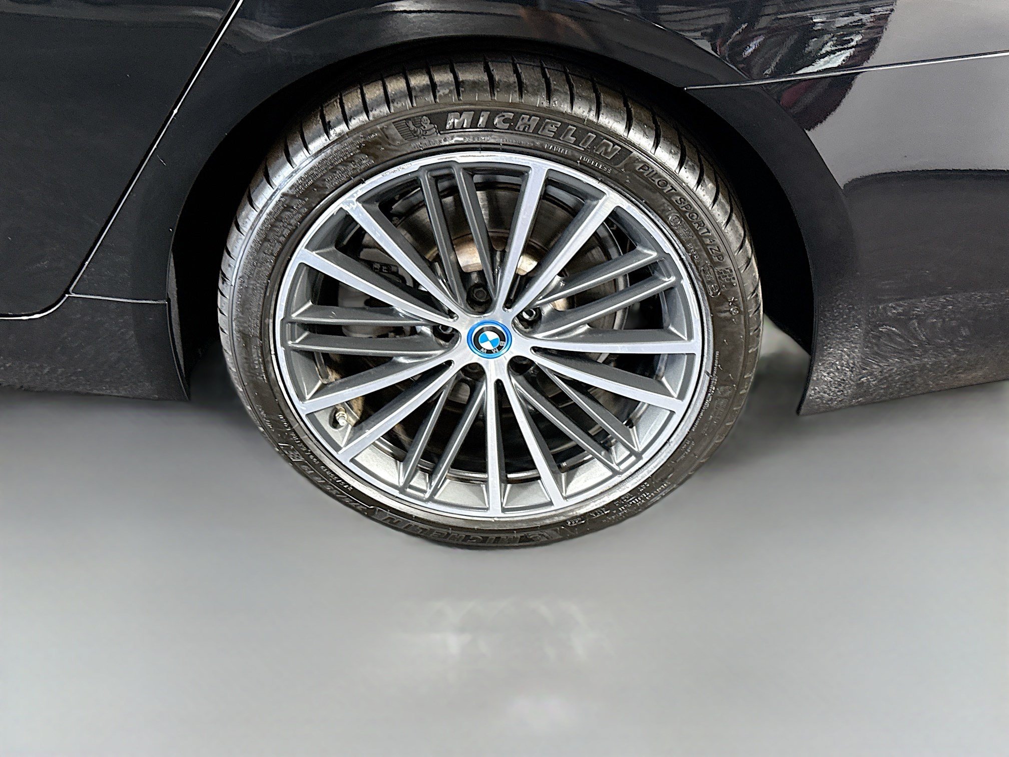 Used 2023 BMW 530e w/ Convenience Package RWD image 37