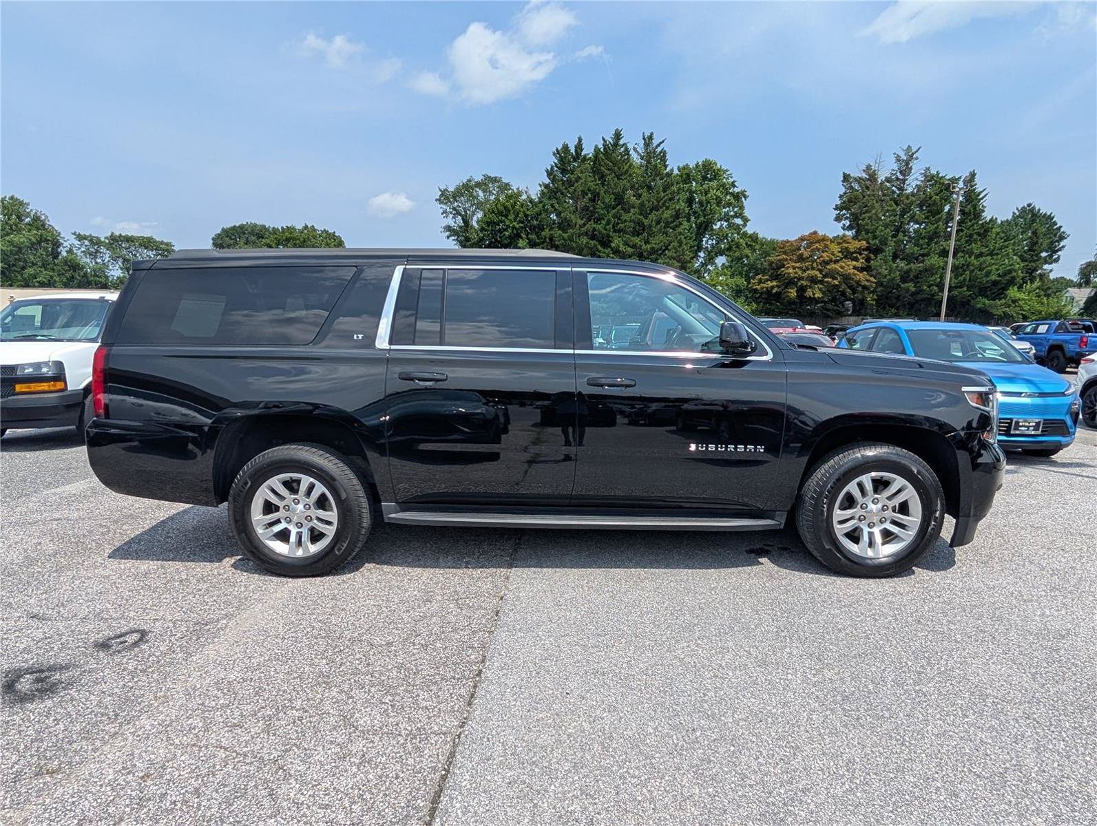 Used 2018 Chevrolet Suburban LT AWD/4WD image 6