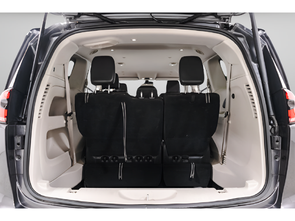 Used 2023 Chrysler Pacifica Touring-L FWD image 40