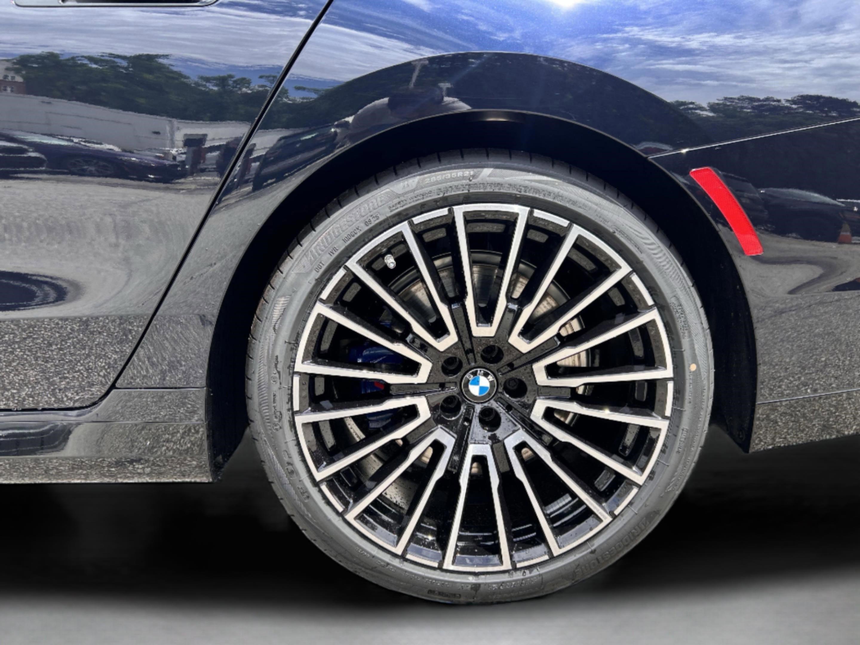 Used 2025 BMW 740i w/ Premium Package image 8