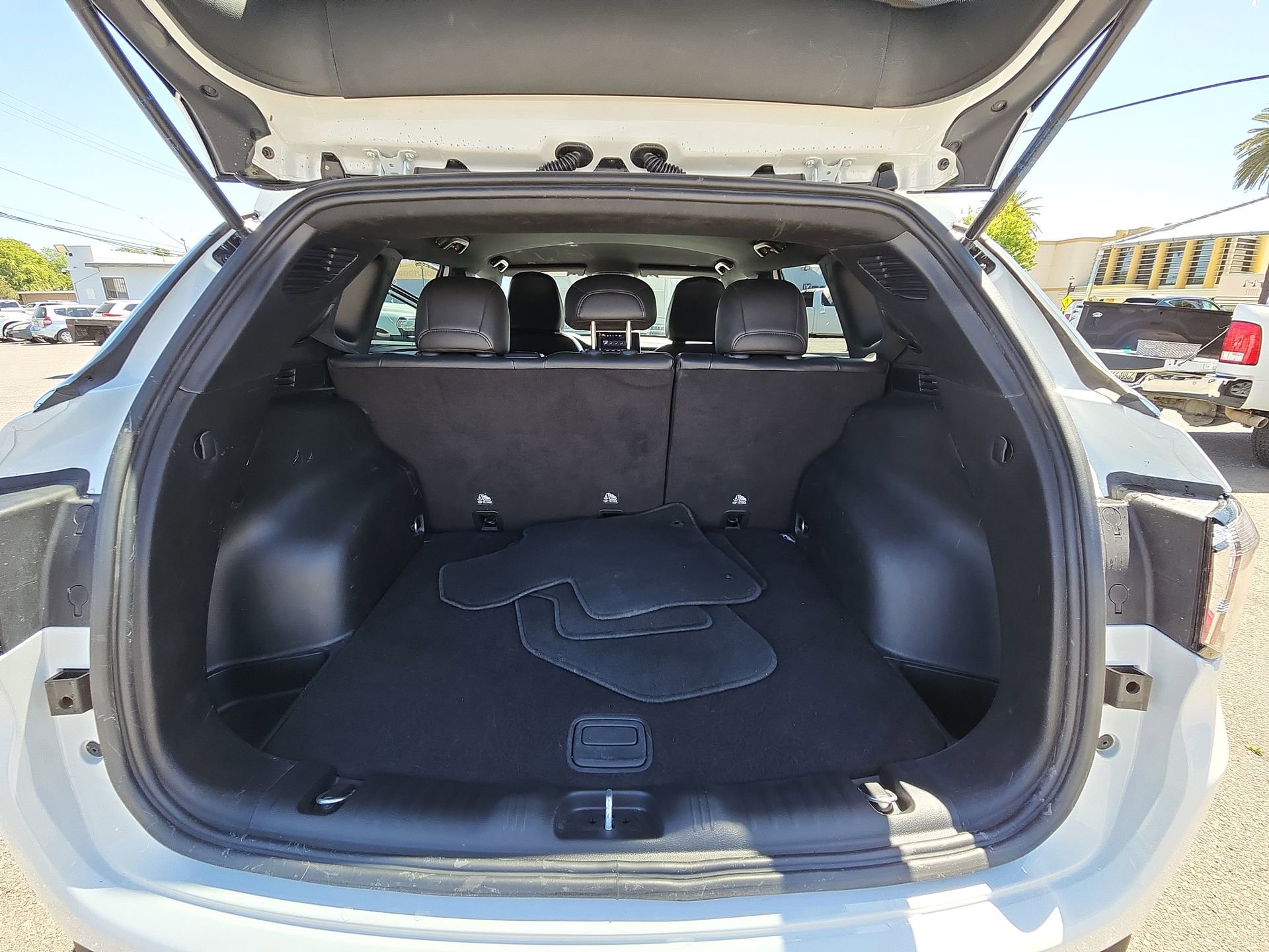 Used 2024 Jeep Compass Latitude AWD/4WD image 19
