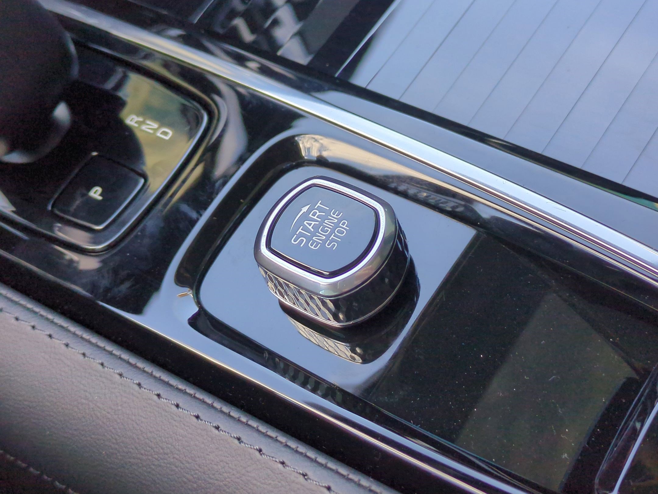 Used 2025 Volvo S60 T8 Plus image 20