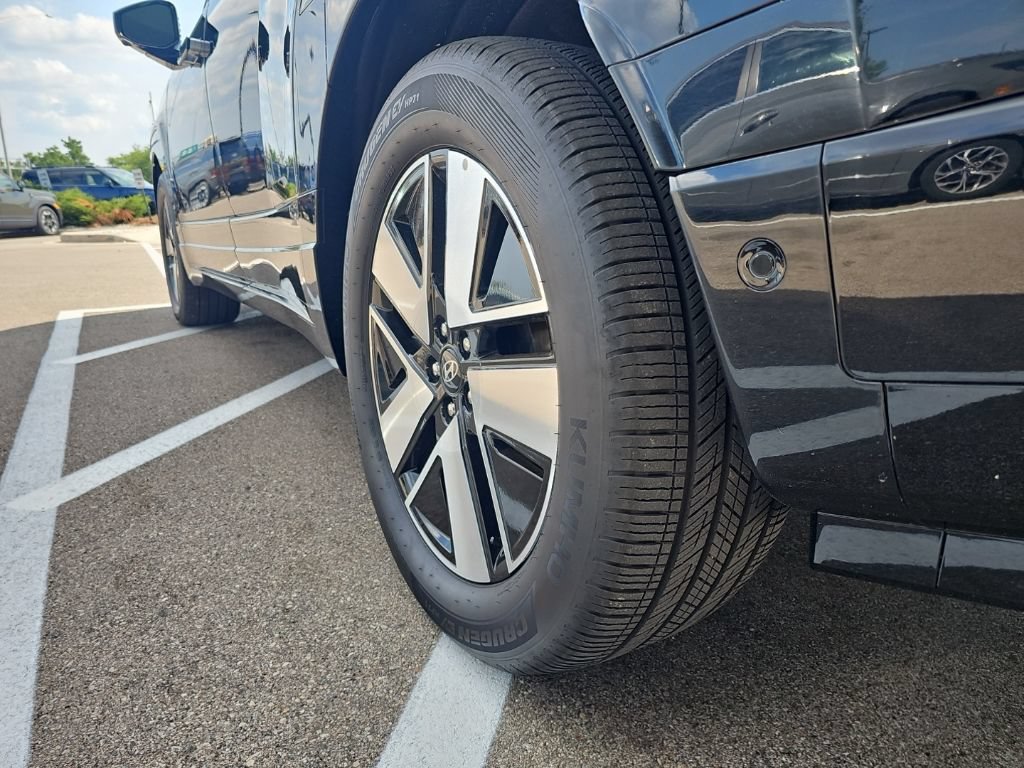 Certified 2026 Hyundai Ioniq 9 SEL AWD/4WD image 45