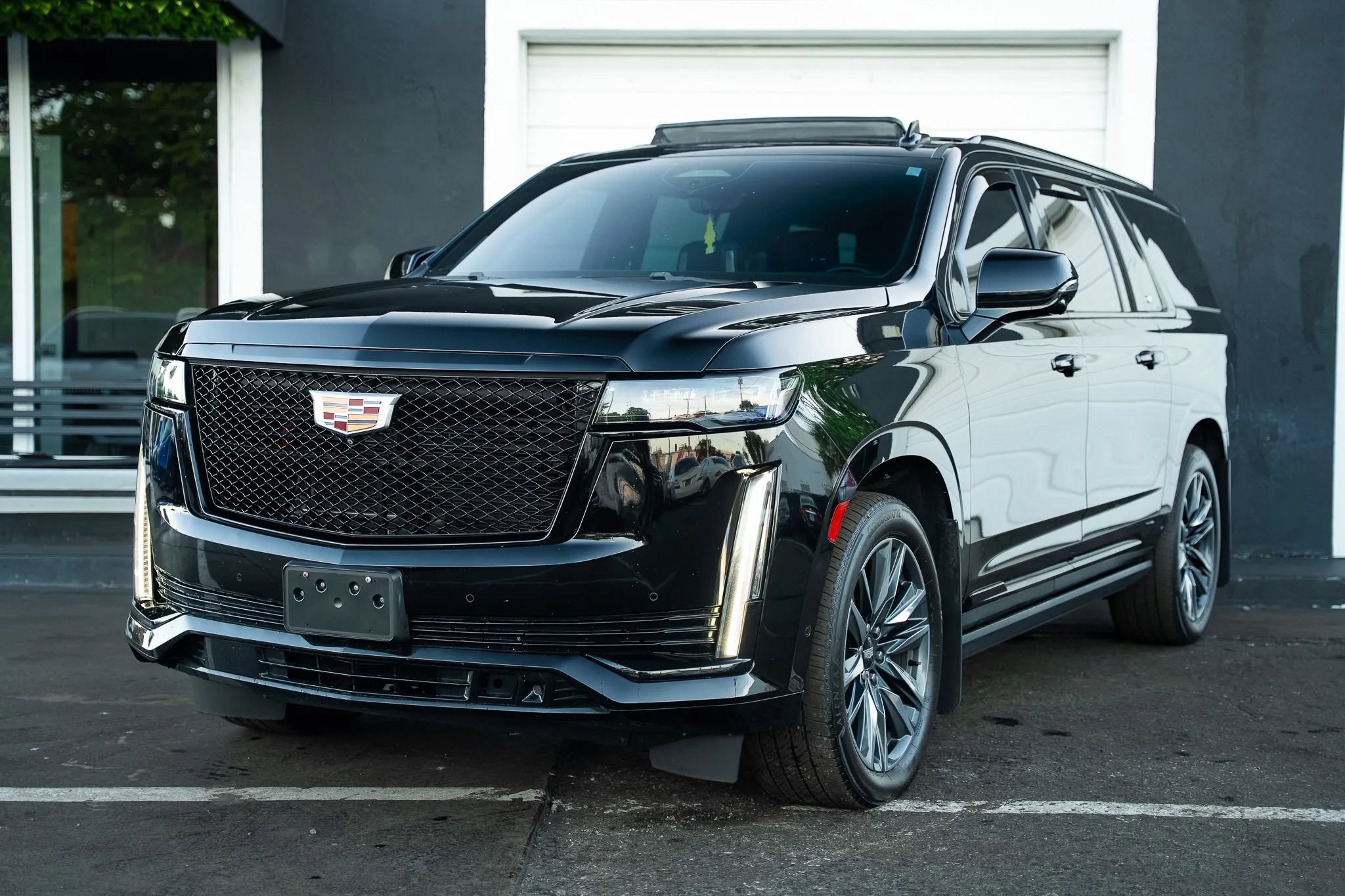 Used 2022 Cadillac Escalade ESV Sport Platinum AWD/4WD image 3