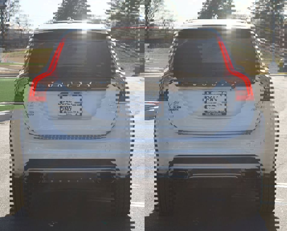 Used 2017 Volvo V60 T5 Cross Country w/ Convenience Package image 3