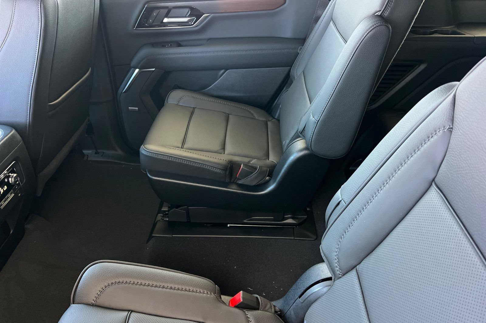 New 2026 GMC Yukon Denali AWD/4WD image 9