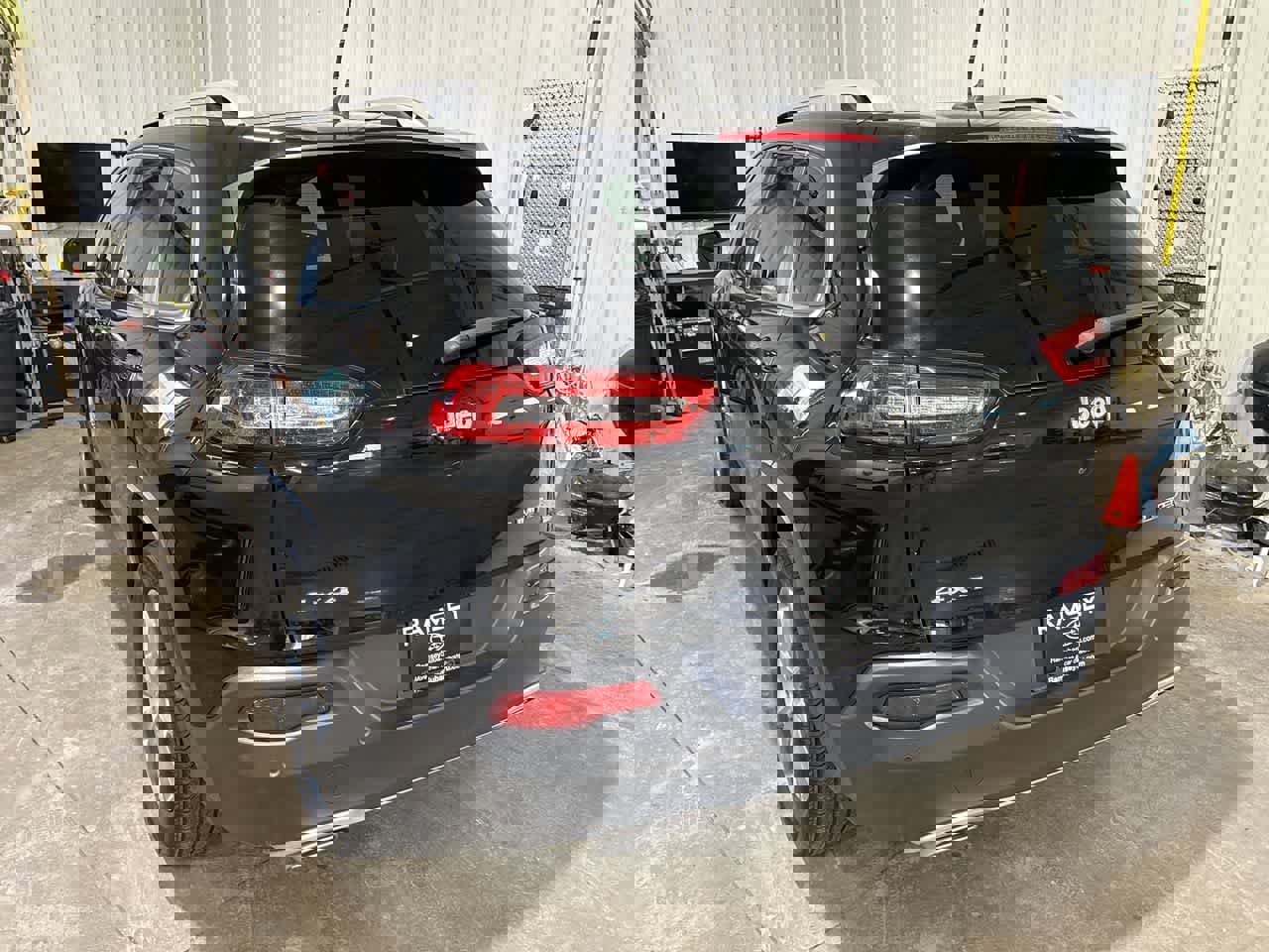 Used 2018 Jeep Cherokee Limited image 4