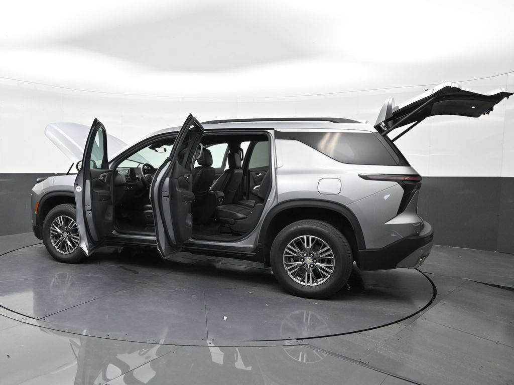 Used 2024 Chevrolet Traverse LS FWD image 29