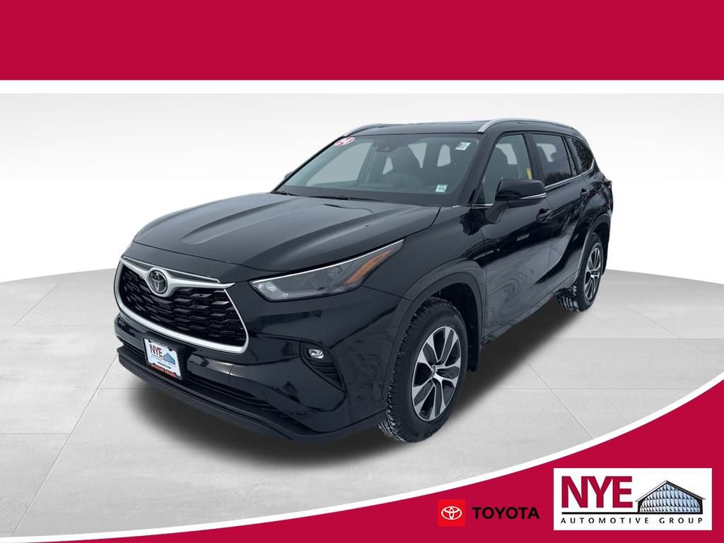 Used 2024 Toyota Highlander XLE