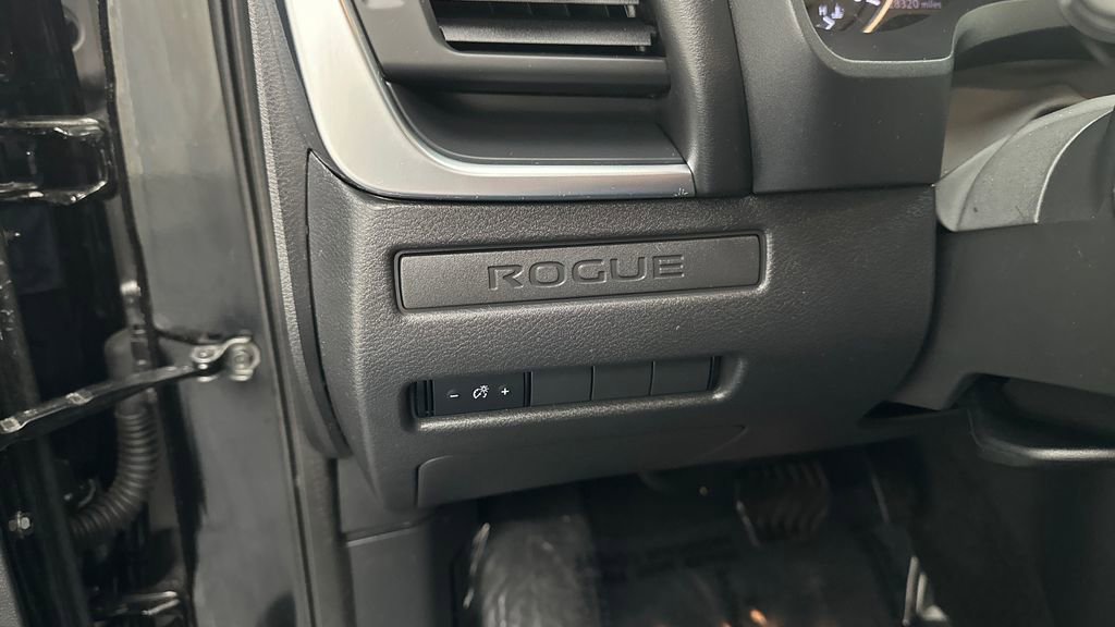 Used 2022 Nissan Rogue S image 26