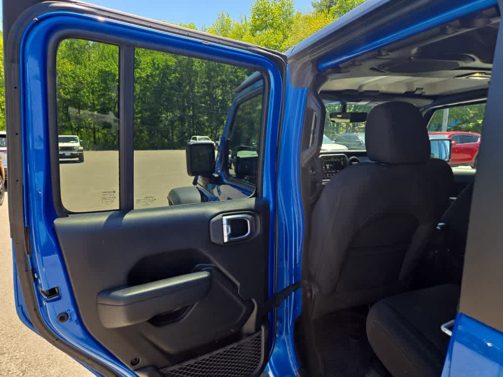 Used 2023 Jeep Wrangler Unlimited w/ Cold Weather Group AWD/4WD image 30