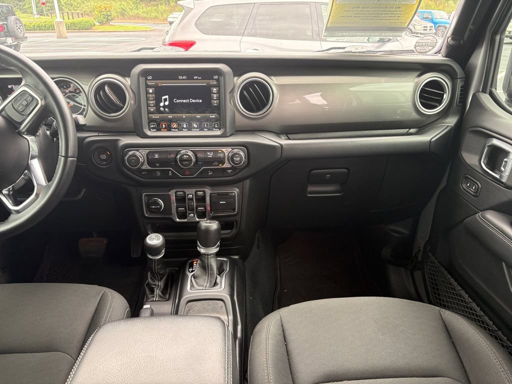 Used 2018 Jeep Wrangler Unlimited Sahara AWD/4WD image 15