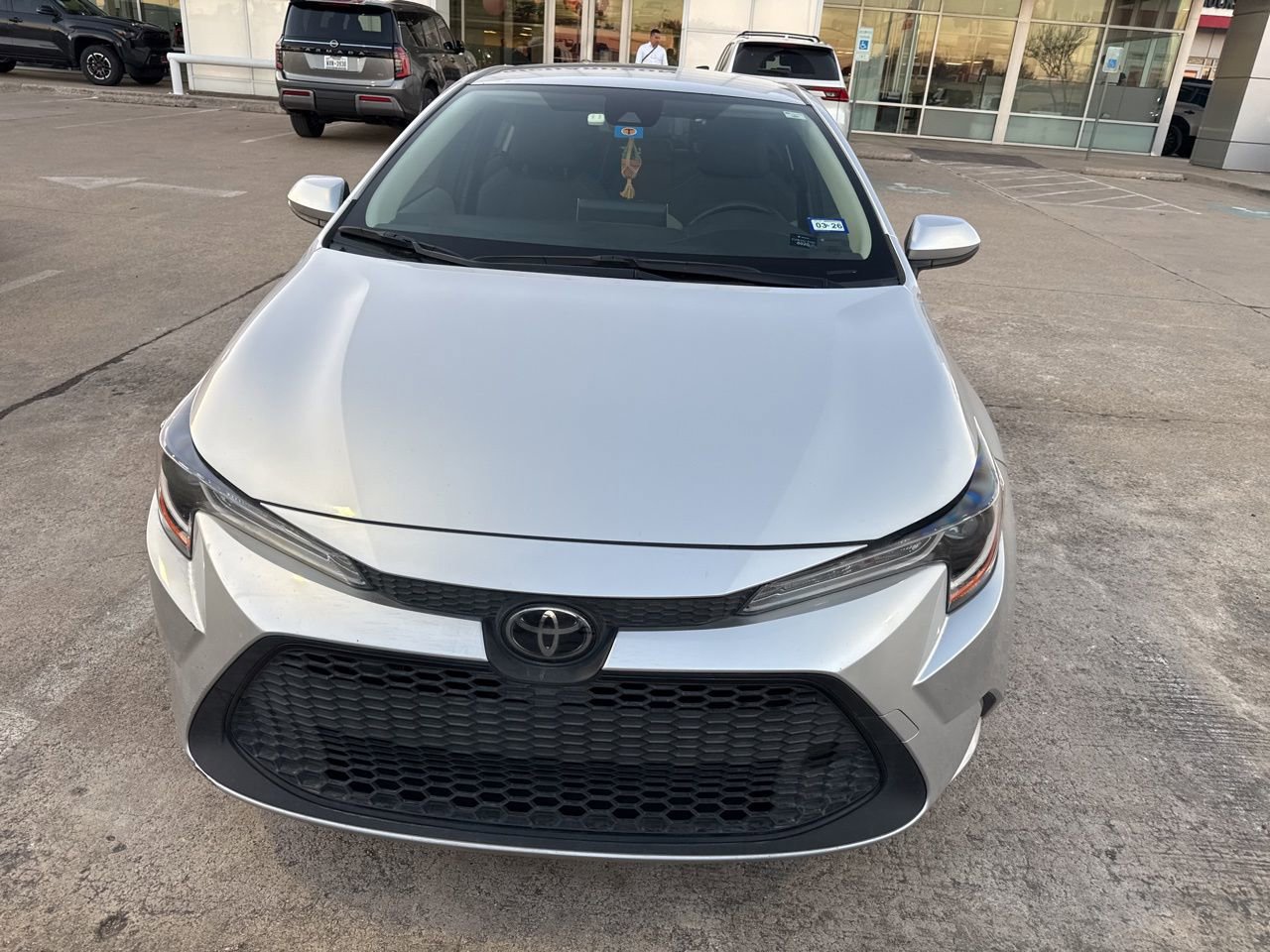 Used 2020 Toyota Corolla LE image 2