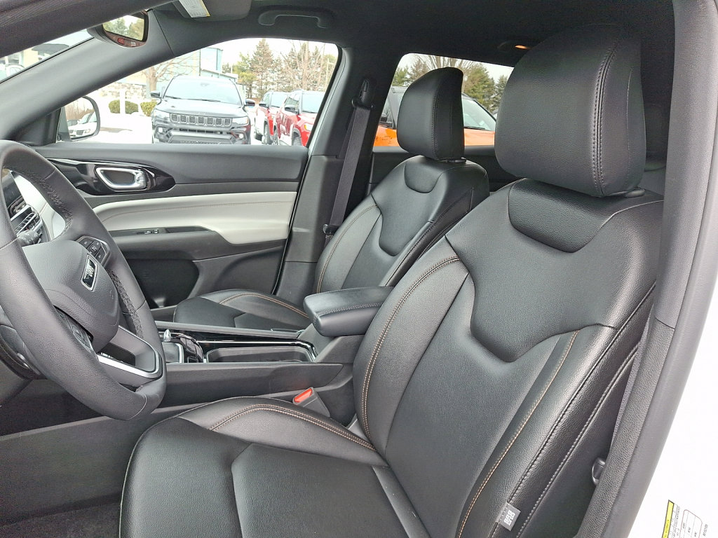 Used 2024 Jeep Compass Limited image 24