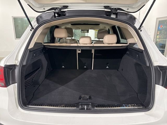 Used 2022 Mercedes-Benz GLC 300 w/ Premium Package Lite image 12