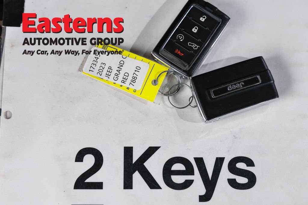 Used 2023 Jeep Grand Cherokee 4WD 4xe w/ Luxury Tech Group II image 27