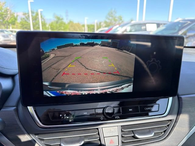 Used 2024 Nissan Altima 2.5 SV w/ SV Premium Package FWD image 9