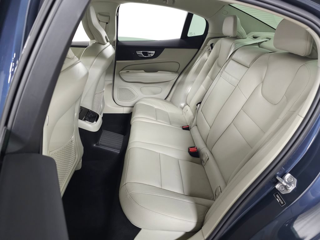 Certified 2022 Volvo S60 T8 R-Design Expression w/ Advanced Package AWD/4WD image 36