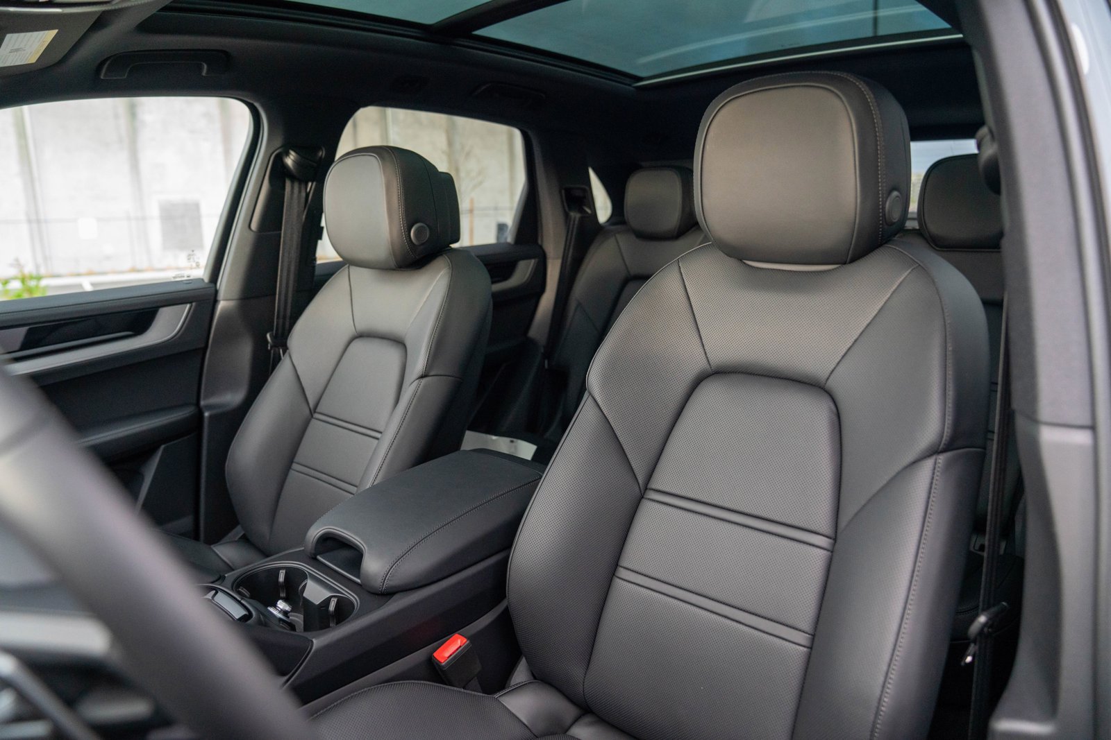 Certified 2026 Porsche Cayenne AWD/4WD image 5