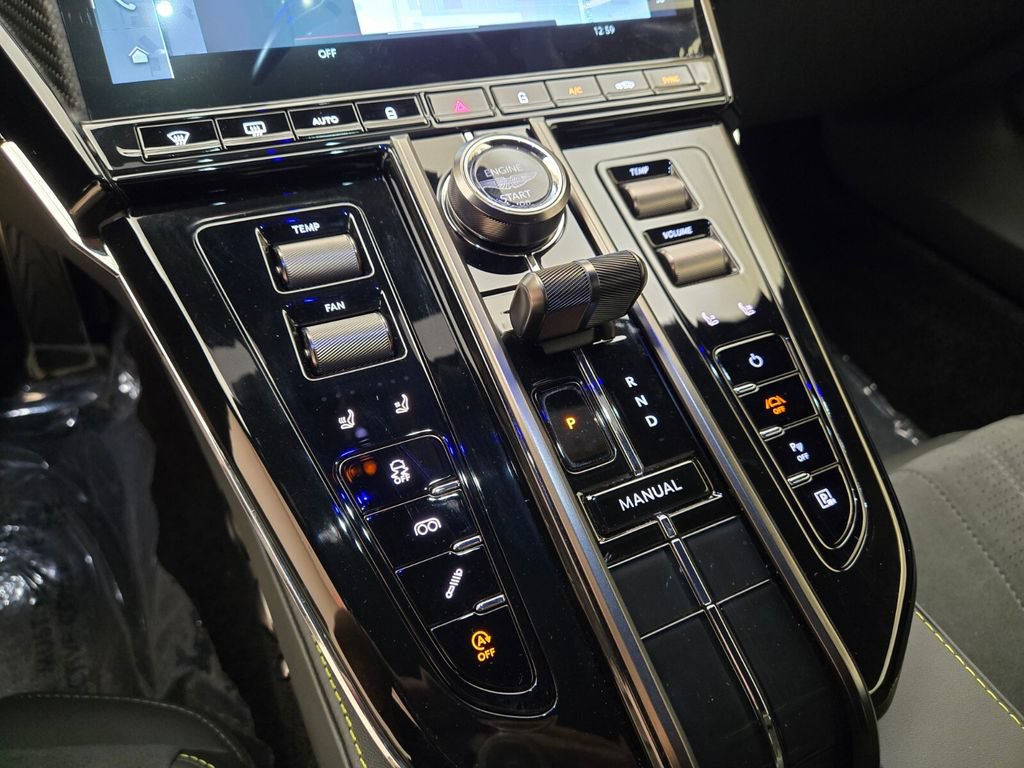 New 2025 Aston Martin V8 Vantage Coupe RWD image 36