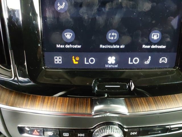 Used 2023 Volvo XC60 B5 Plus image 27