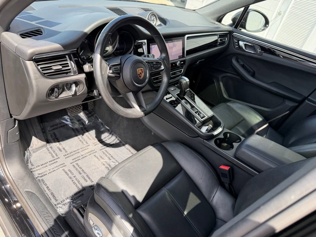 Used 2024 Porsche Macan AWD/4WD image 2