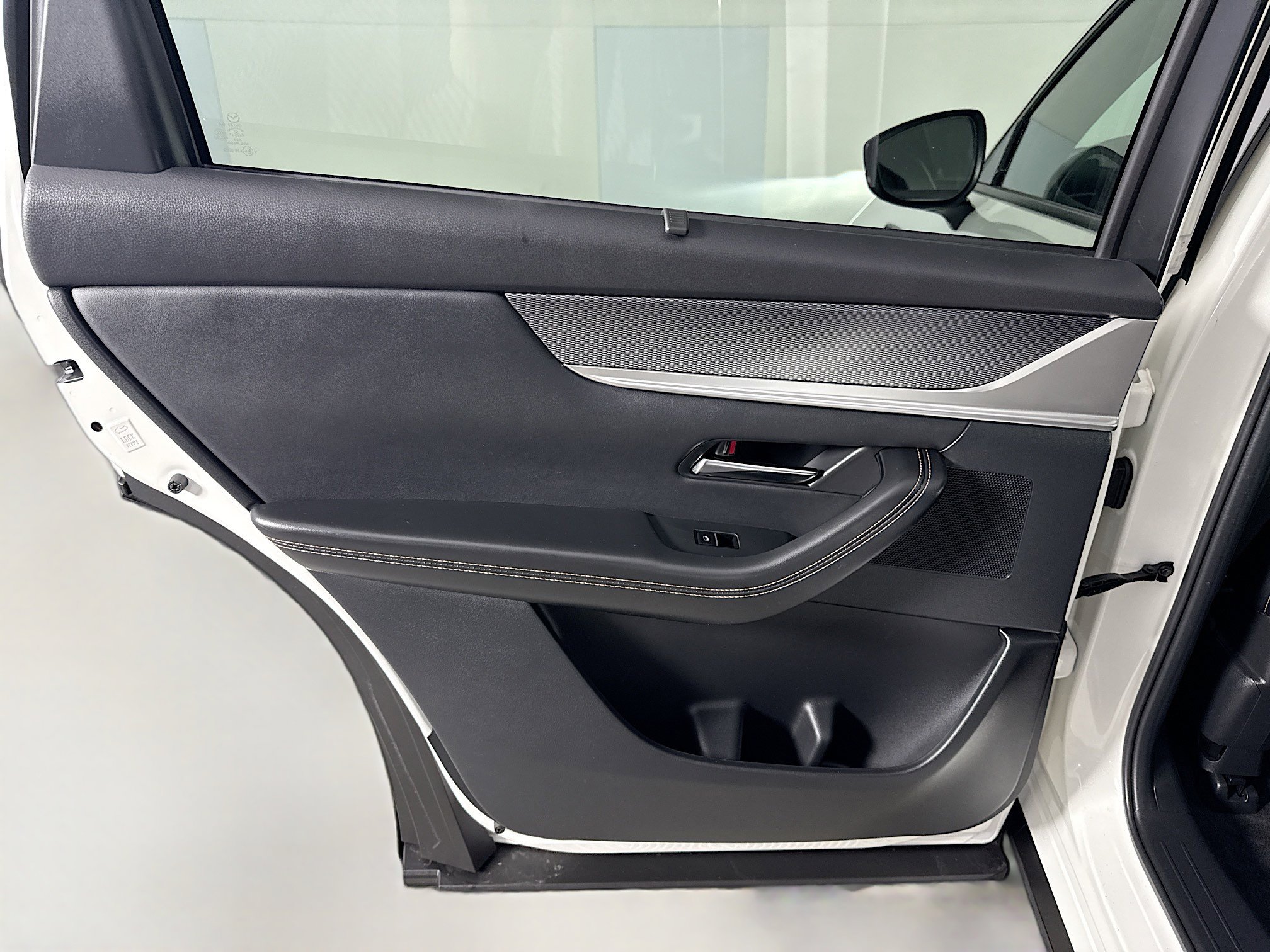 Used 2025 MAZDA CX-70 Plug-In Hybrid w/ Premium Plus image 26