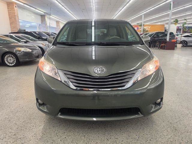 Used 2013 Toyota Sienna XLE FWD image 3