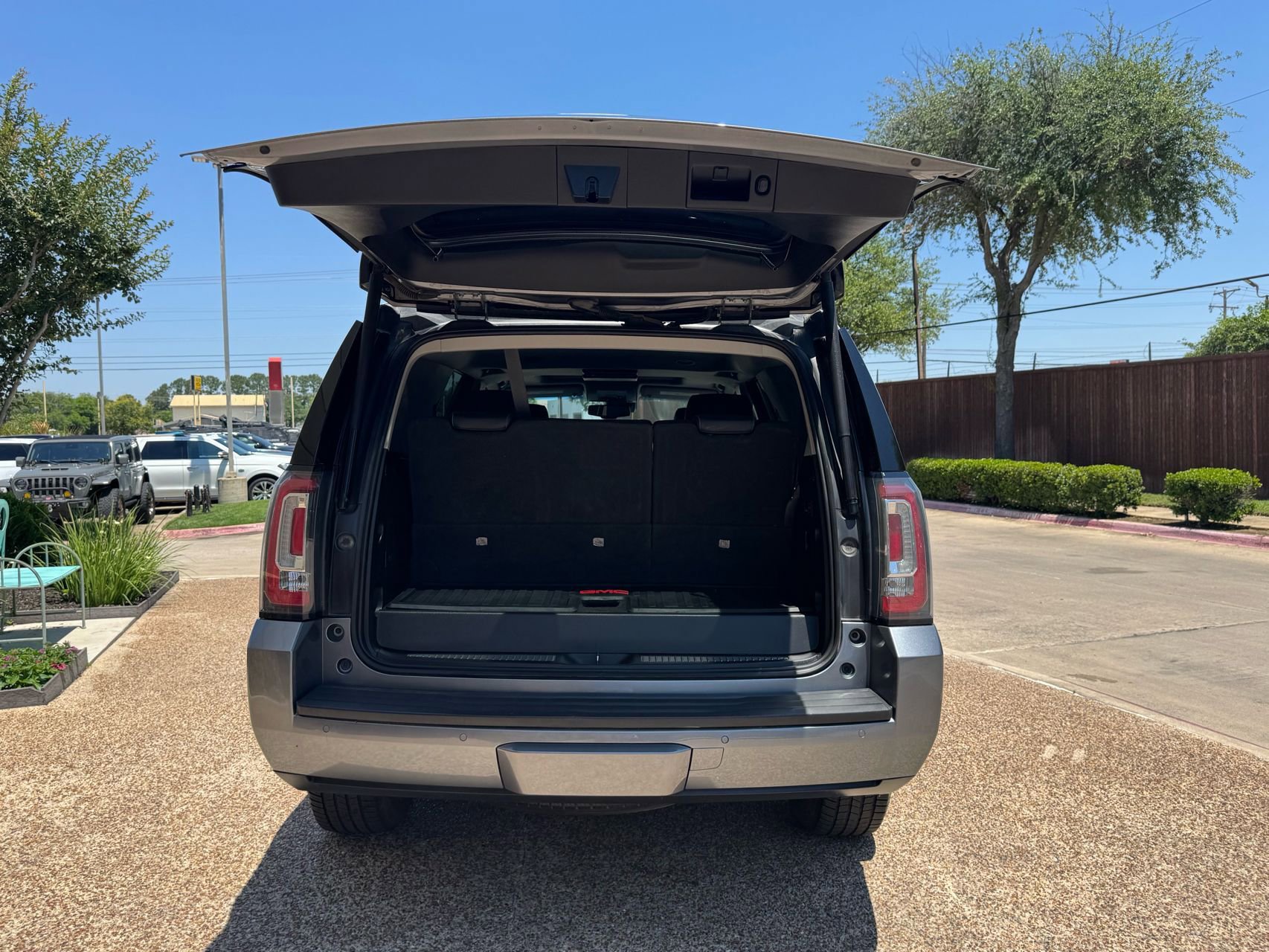 Used 2018 GMC Yukon SLT w/ Open Road Package RWD image 12