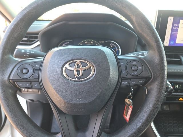 Used 2023 Toyota RAV4 LE image 28