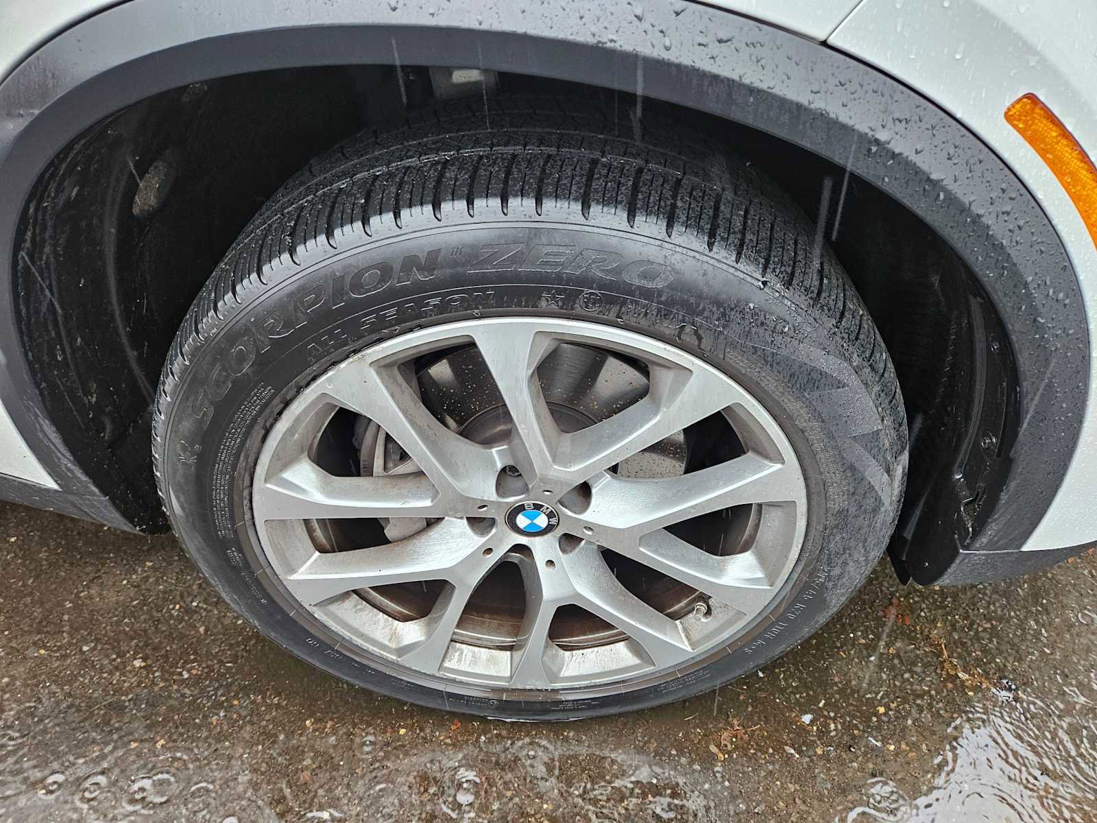 Used 2024 BMW X5 xDrive40i w/ Premium Package image 5