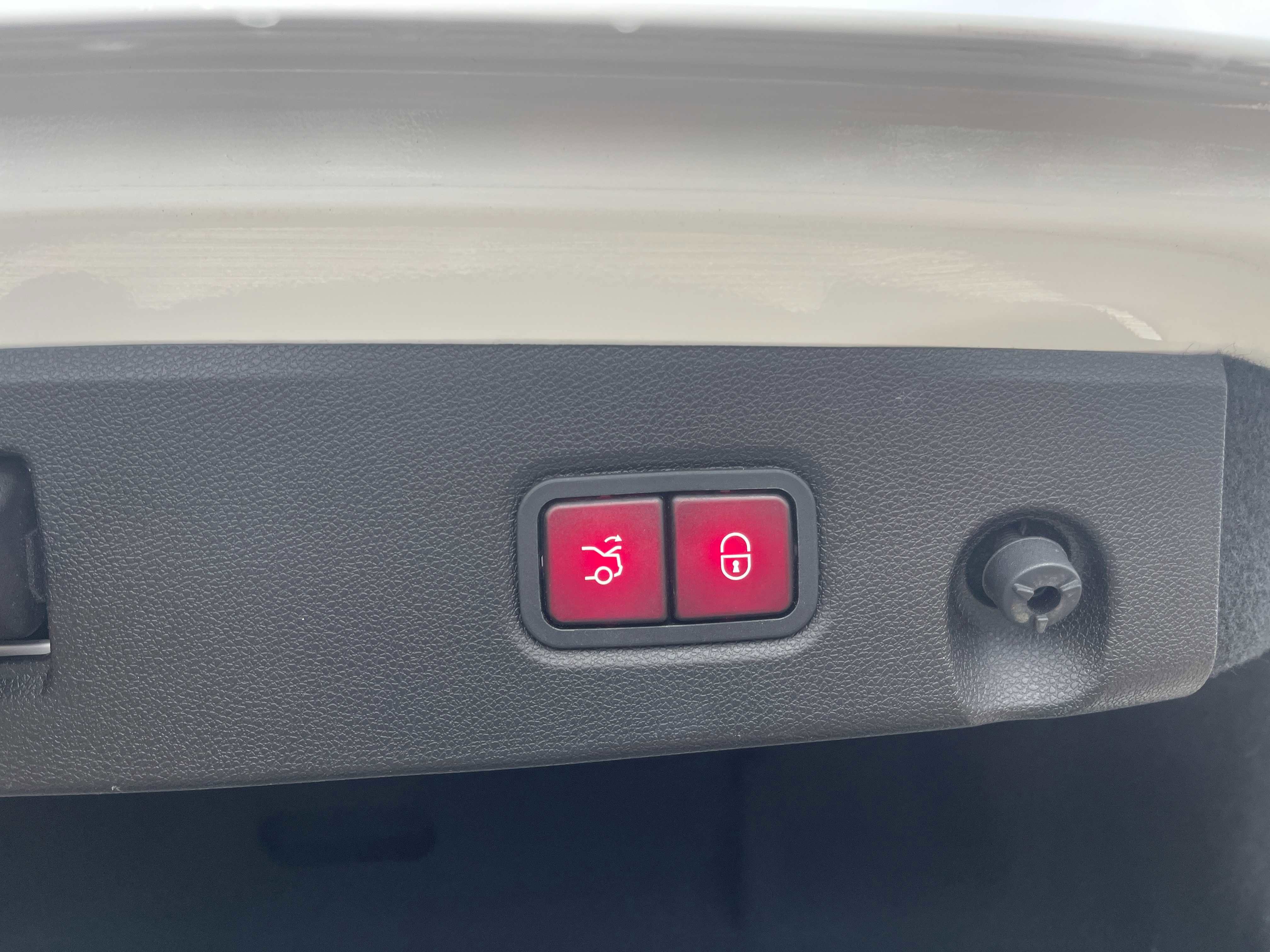 Used 2015 Mercedes-Benz CLS 400 w/ Premium 2 Package image 10