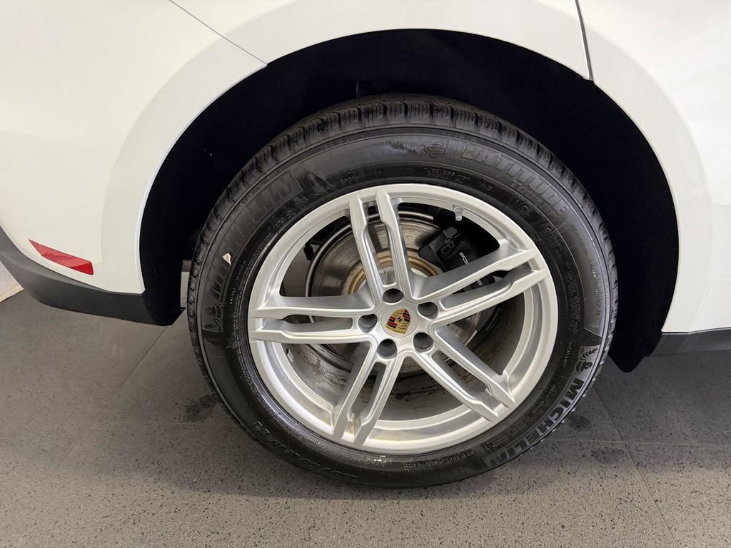 New 2026 Porsche Macan AWD/4WD image 12