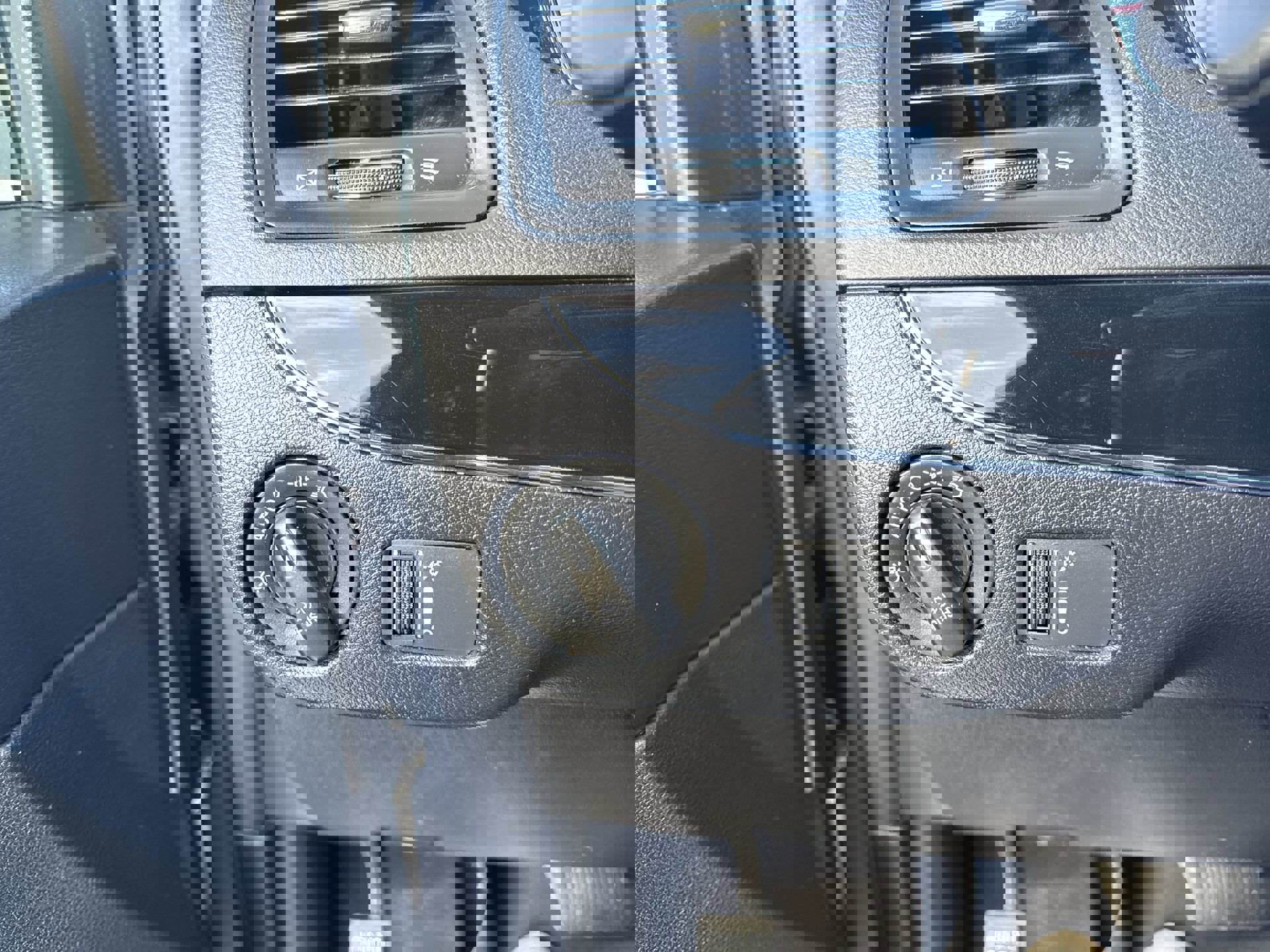 Used 2018 Dodge Grand Caravan SE image 17