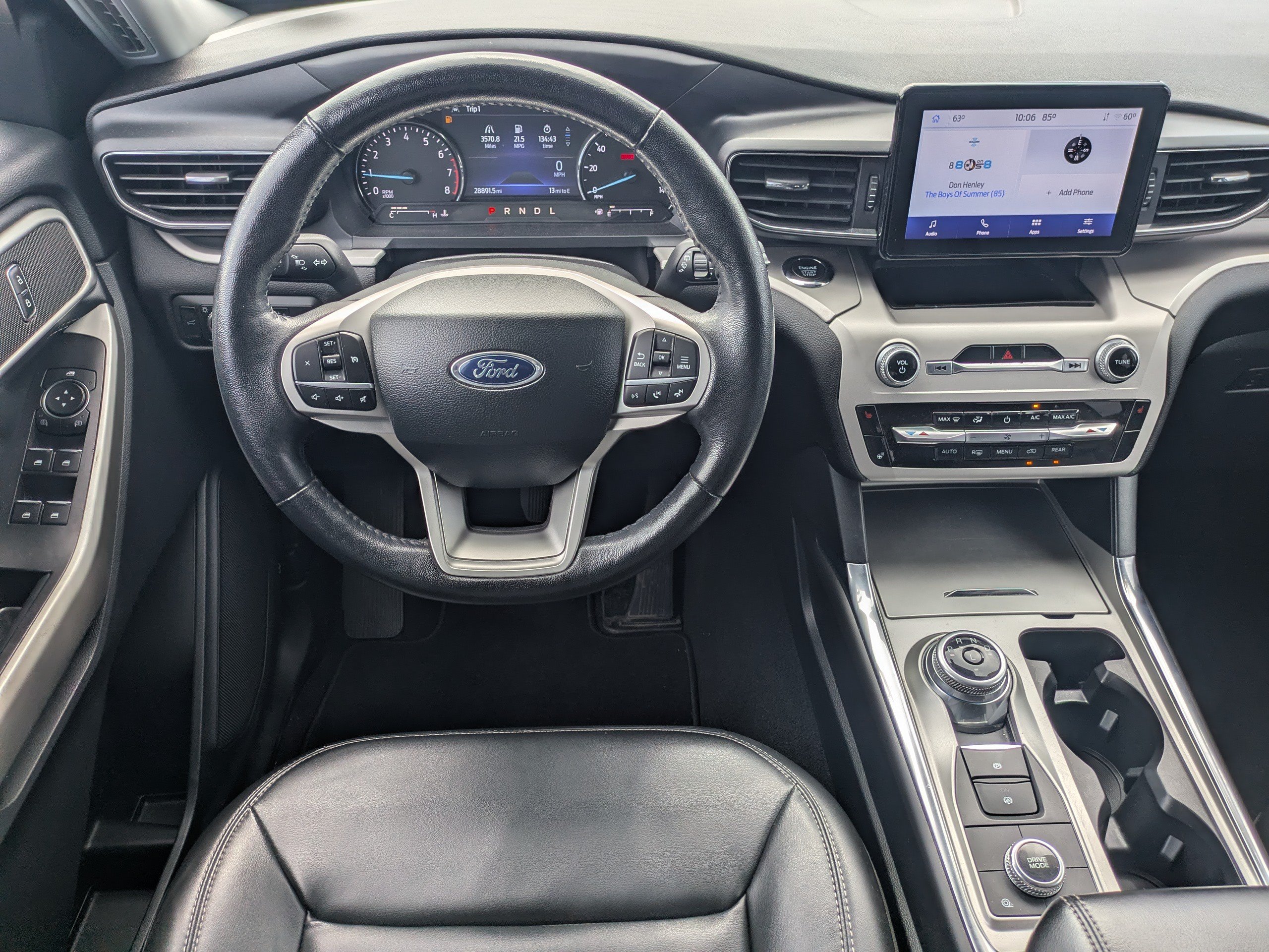 Used 2022 Ford Explorer XLT w/ Equipment Group 202A AWD/4WD image 17