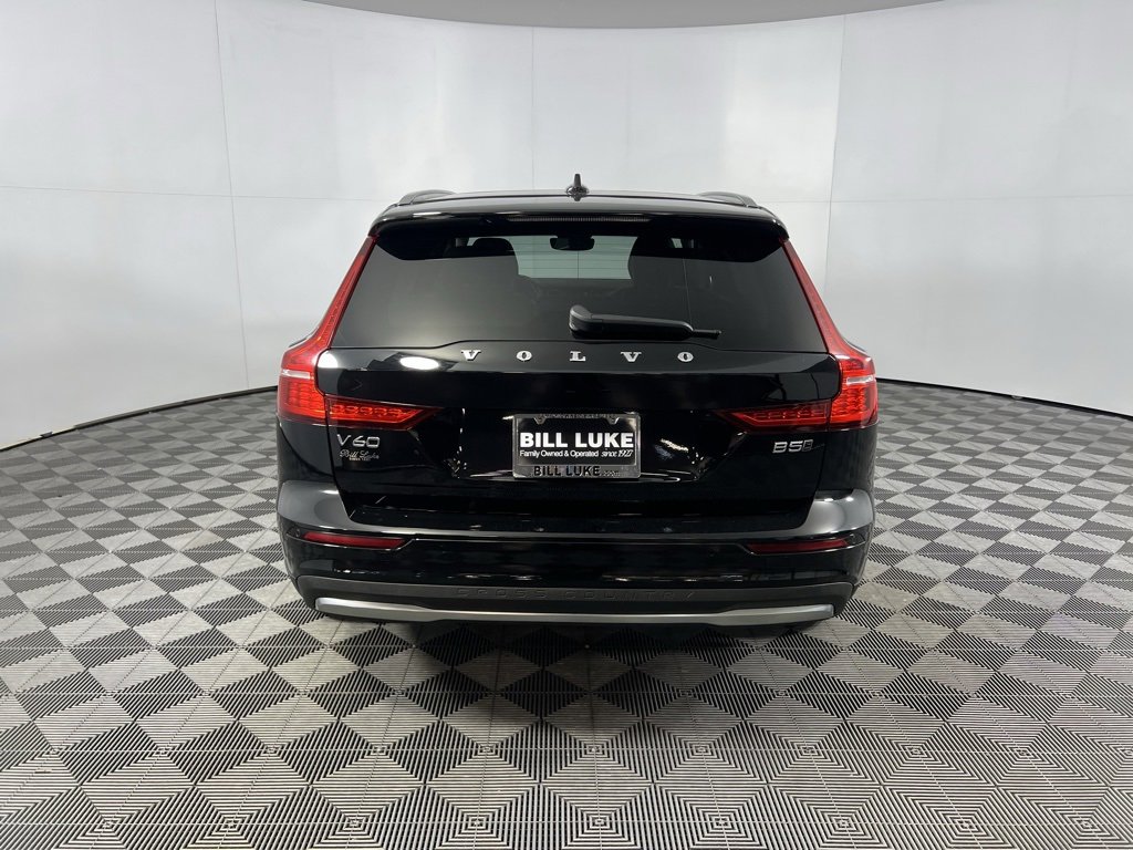 Used 2025 Volvo V60 B5 Cross Country Plus image 6