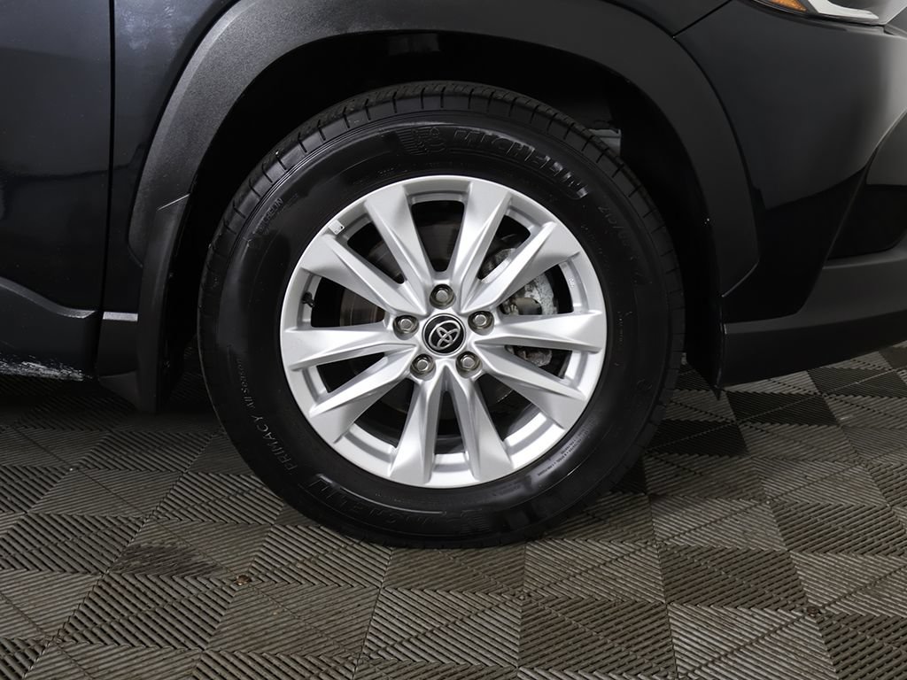 Used 2023 Toyota Corolla Cross LE FWD image 19