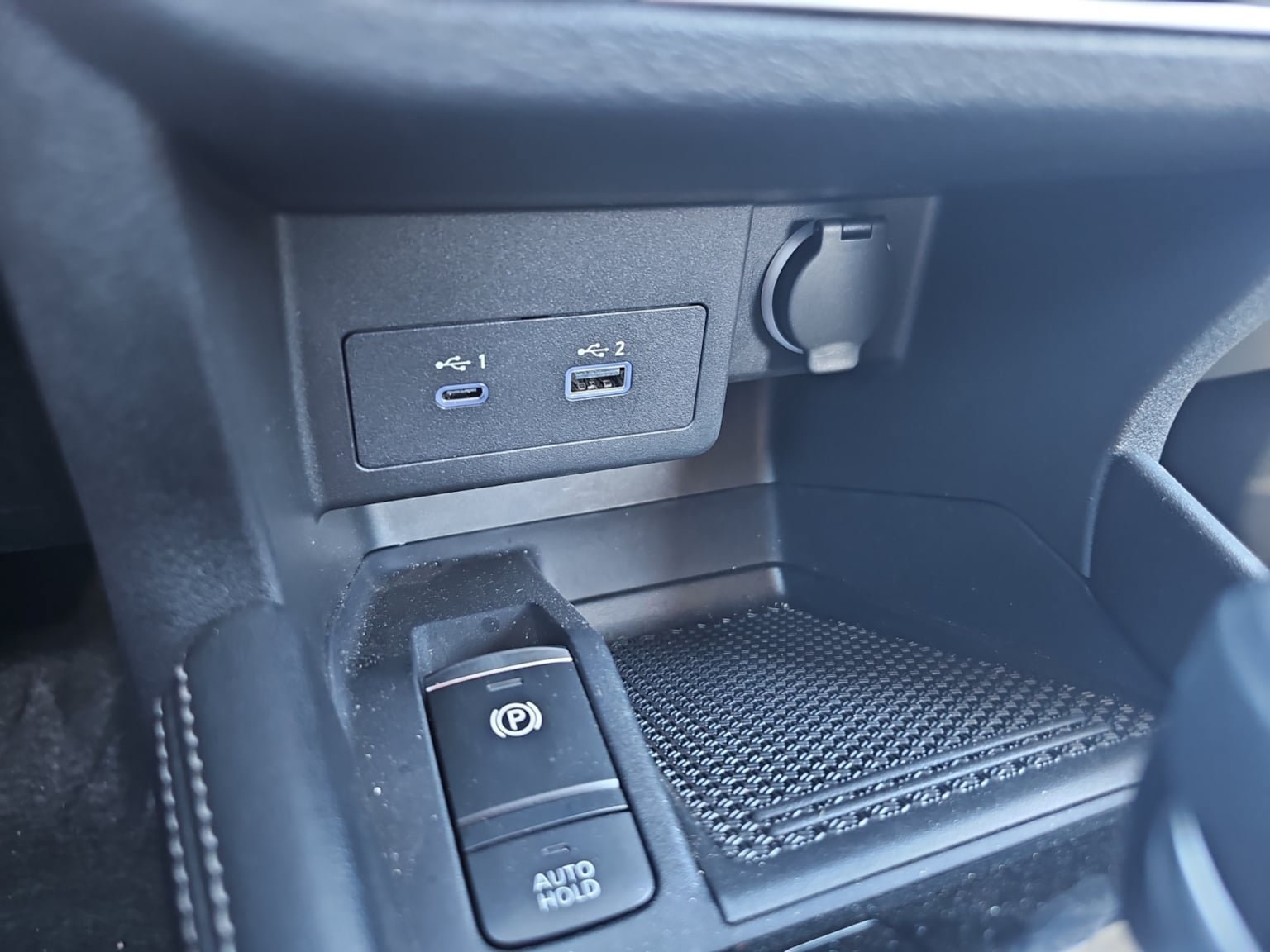 Used 2024 Nissan Kicks SV FWD image 25