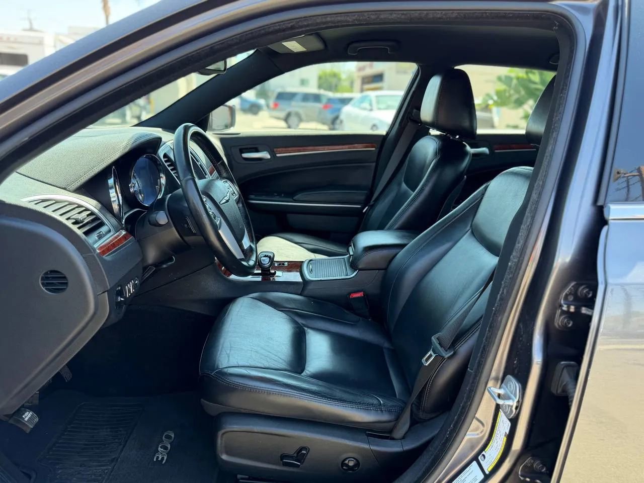 Used 2014 Chrysler 300 Limited RWD image 21
