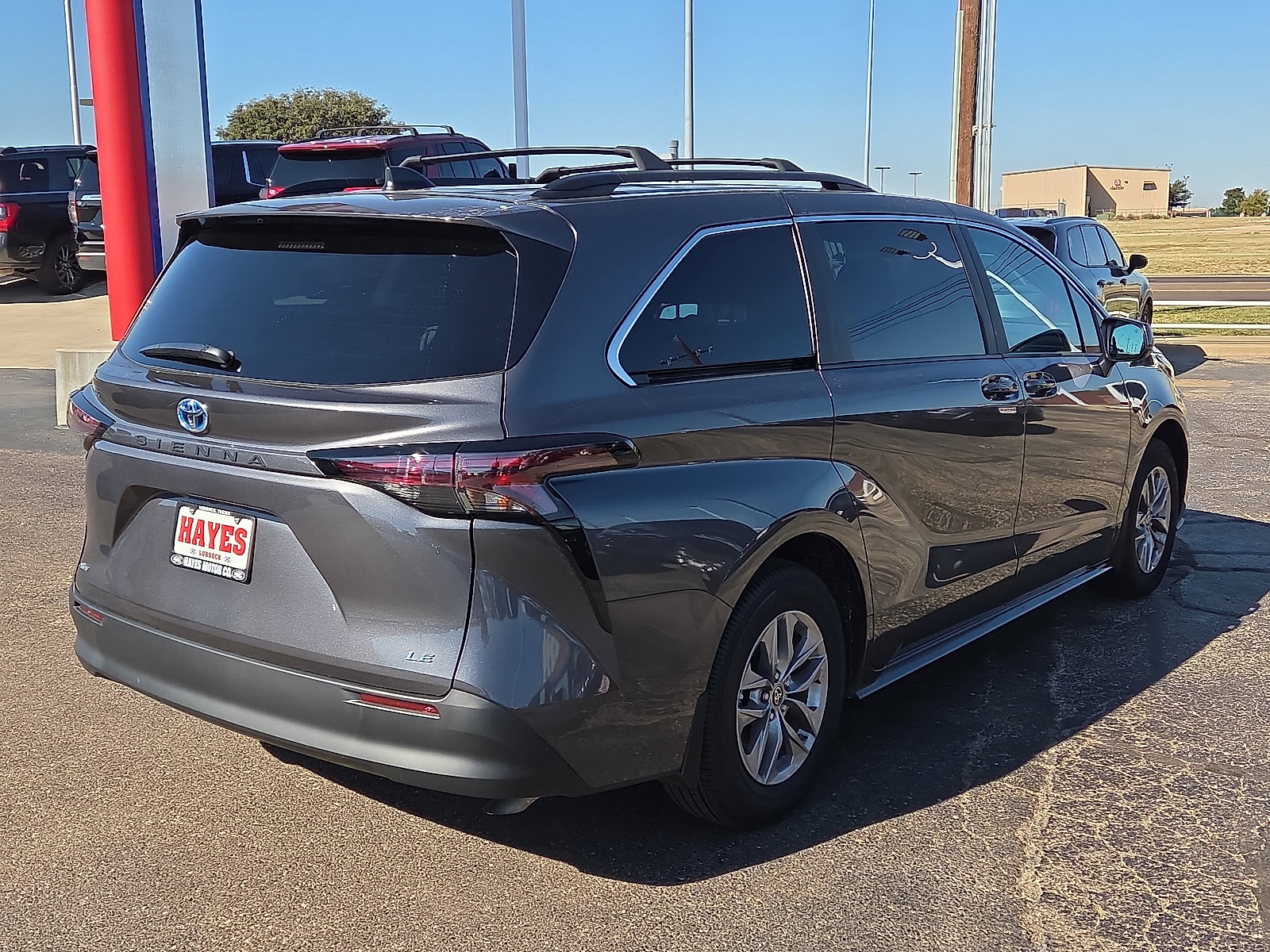Used 2025 Toyota Sienna LE image 4