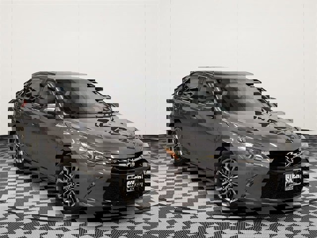 Used 2015 Toyota Camry image 1