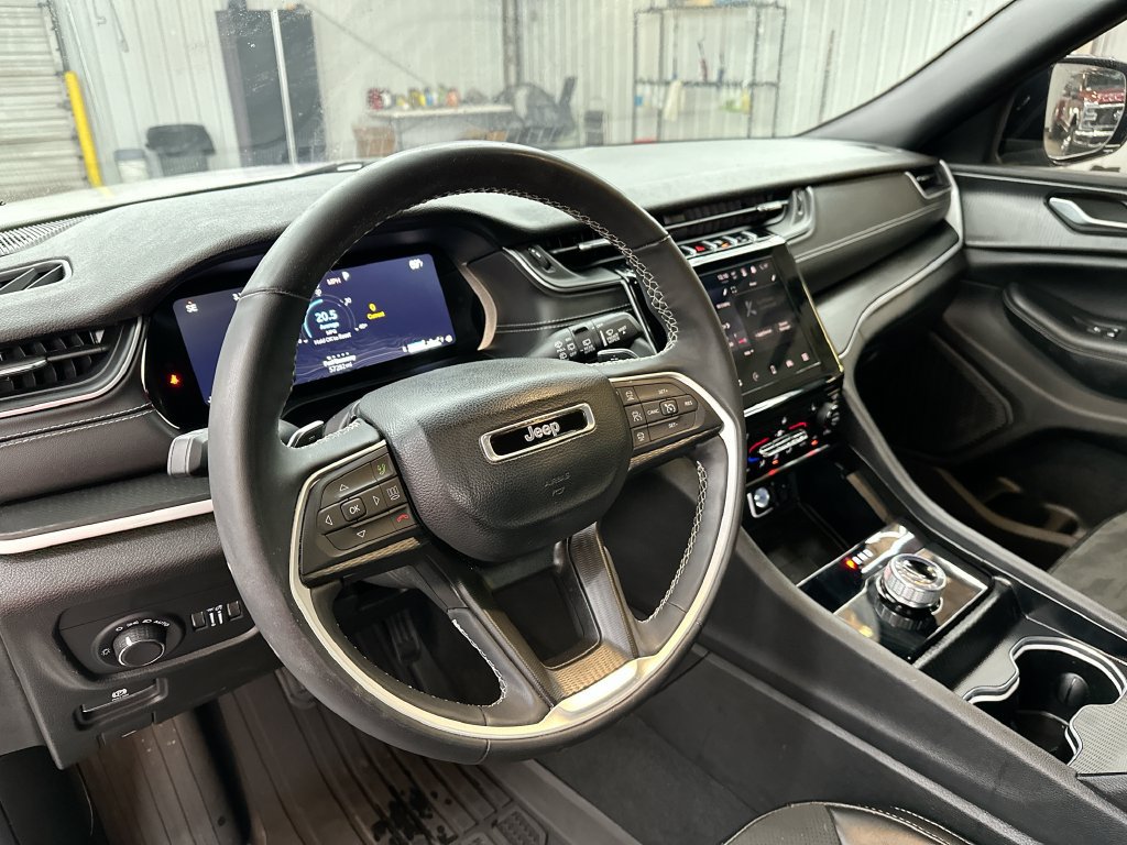 Used 2024 Jeep Grand Cherokee L Laredo RWD image 10