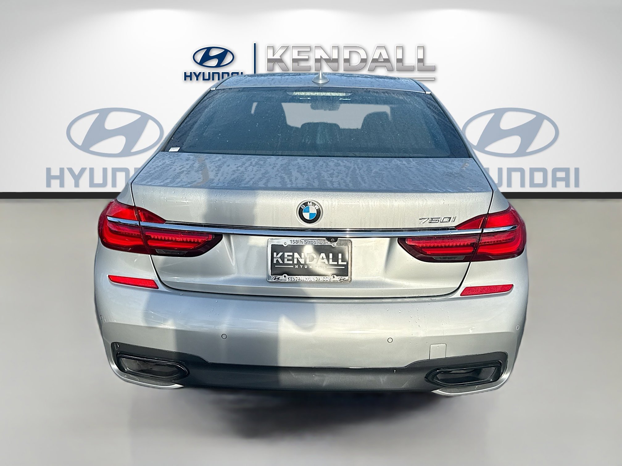 Used 2019 BMW 750i w/ M Sport Package image 5