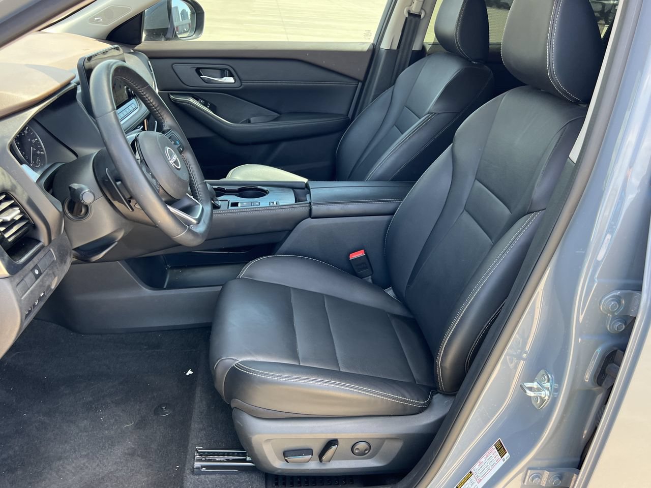 Used 2023 Nissan Rogue SL w/ SL Premium Package FWD image 6