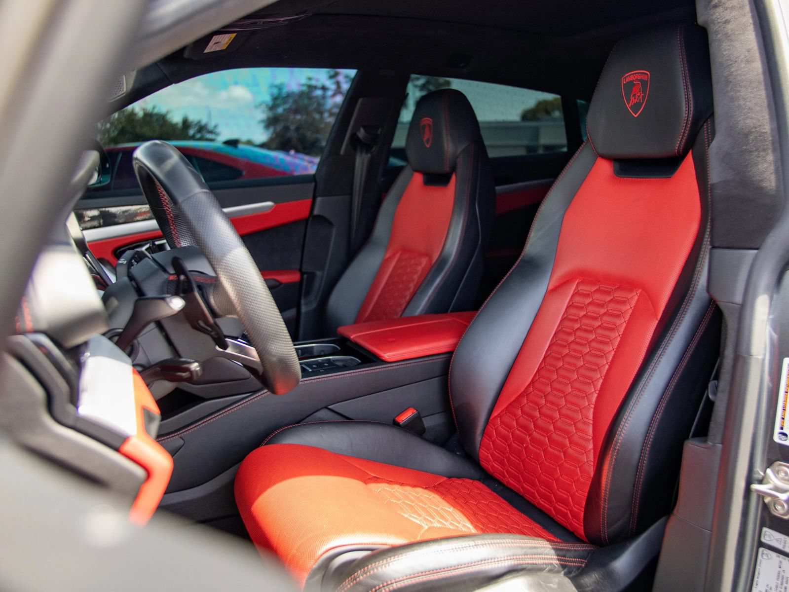 Used 2019 Lamborghini Urus AWD/4WD image 31