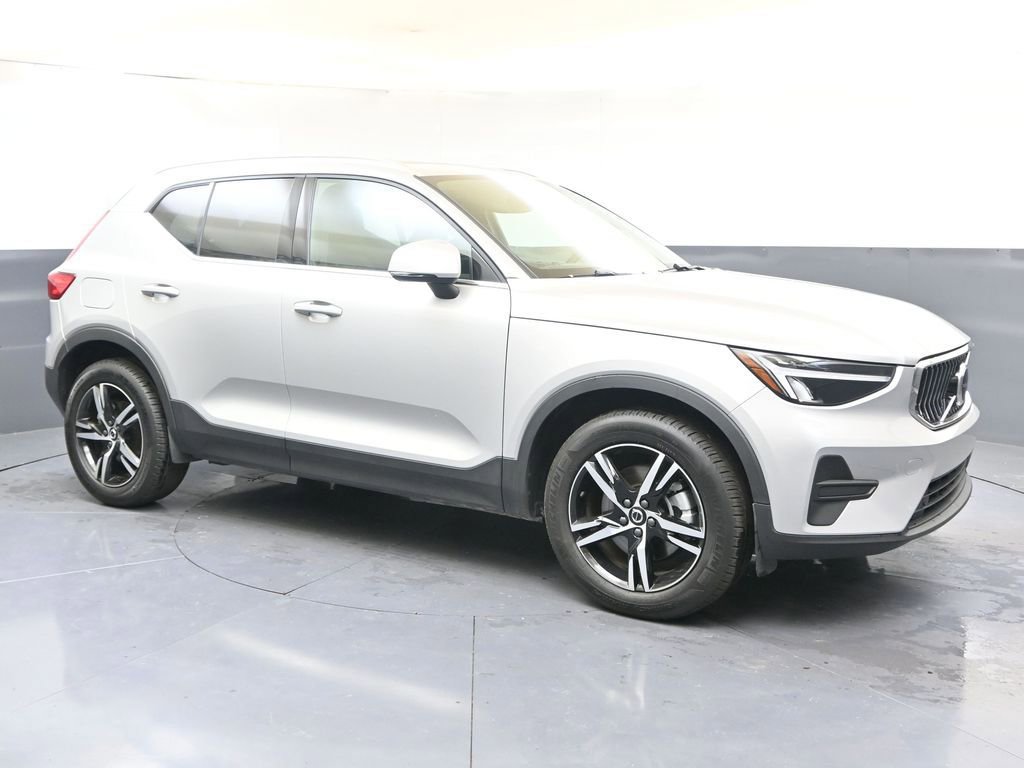 Certified 2025 Volvo XC40 B5 Core image 7